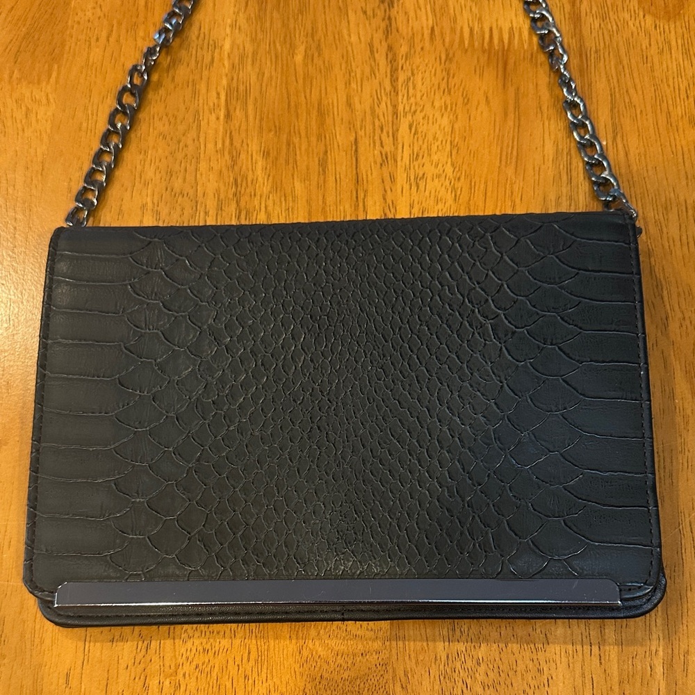 Black Textured Chain Strap Handbag by Mossimo. Built in Wallet. Back zip